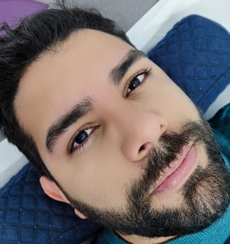 Depilación de cejas con hilo chico